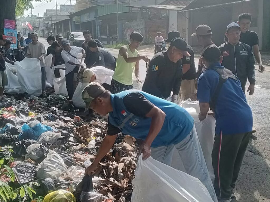 Geram! Sampah Menumpuk, Kades Cipatat Bakal Siapkan Sanksi Ini Bagi Para Pelaku Pembuang Sampah
