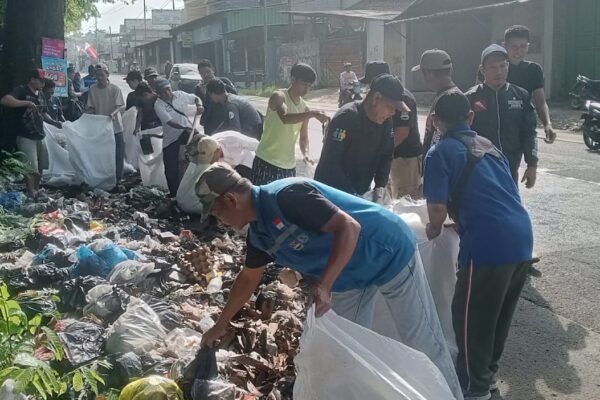 Geram! Sampah Menumpuk, Kades Cipatat Bakal Siapkan Sanksi Ini Bagi Para Pelaku Pembuang Sampah