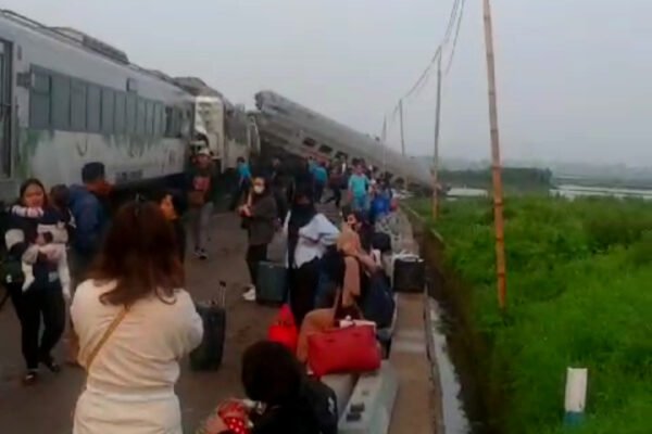 Pasca Kecelakaan, PT KAI Pastikan Jalur Kereta di Bandung Sudah Dapat dilalui