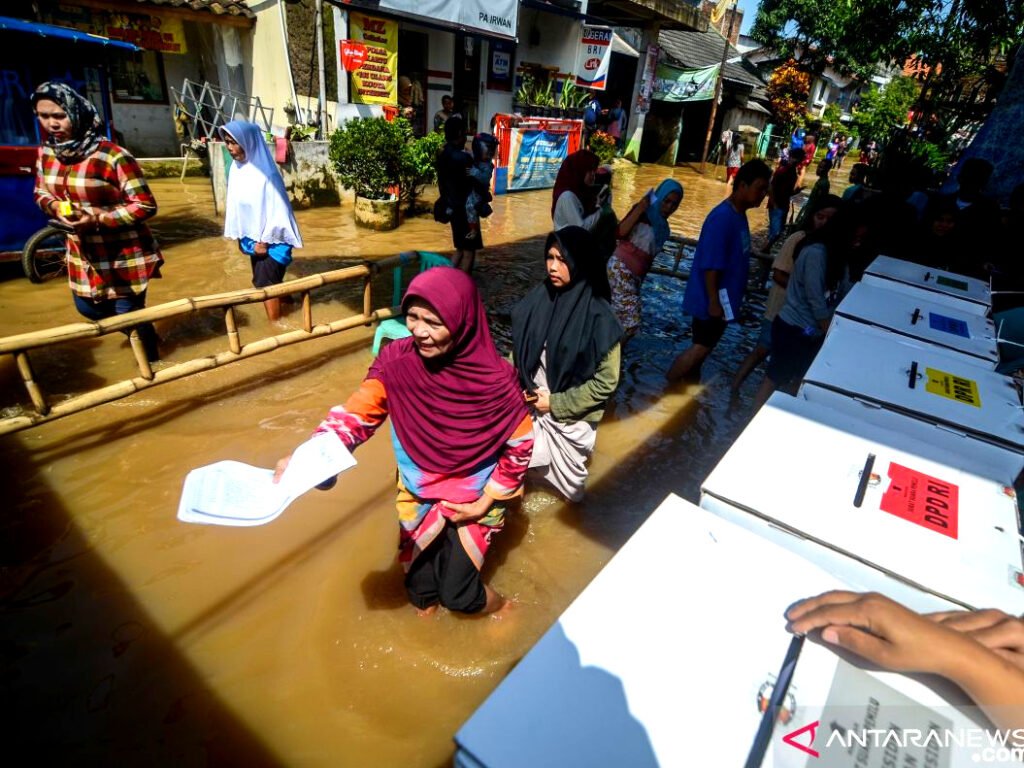 Waduh! Ratusan Tempat TPS di Karawang Berlokasi Dititik Rawan banjir