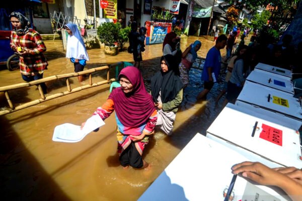 Waduh! Ratusan Tempat TPS di Karawang Berlokasi Dititik Rawan banjir