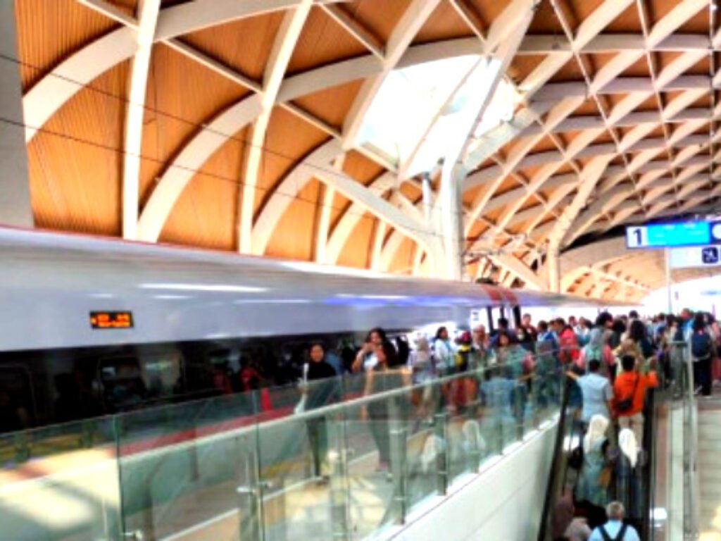 Stasiun Kereta Cepat Whoosh di Karawang Rampung Namun Belum Dapat Dioperasikan?