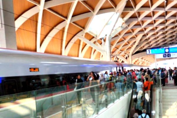 Stasiun Kereta Cepat Whoosh di Karawang Rampung Namun Belum Dapat Dioperasikan?