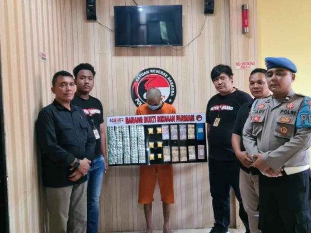Satnarkoba Polres Subang Ringkus Seorang Pemuda Jual Ribuan Obat Sediaan Farmasi