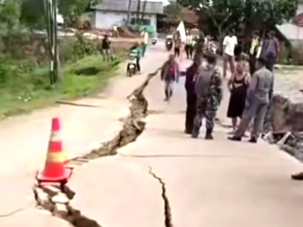 Sempat Viral Video Gerakan Tanah di Bekasi, PVMBG: Fenomena Tarikan Sungai