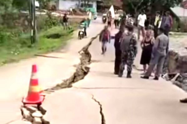 Sempat Viral Video Gerakan Tanah di Bekasi, PVMBG: Fenomena Tarikan Sungai