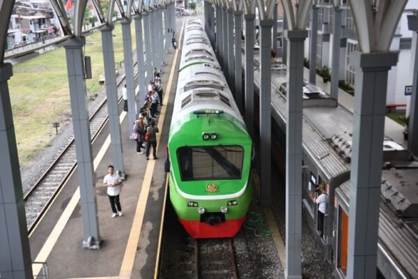 Mulai Hari Ini, KA Papandayan Rute Garut – Gambir Resmi Beroperasi, Inilah Jadwalnya