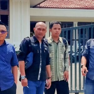 Asep Muhidin, SH., MH usai mengikuti sidang Praperadilan dugaan korupsi BIJ Garut di PN Bandung. (Ft: asep ahmad)