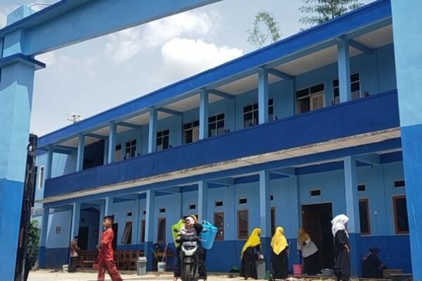 Kader Golkar Jabar Bantu Program Pembangunan Ruang Kelas Baru MDT Muhammadiyah 2 Leuwigoong Kabupaten Garut