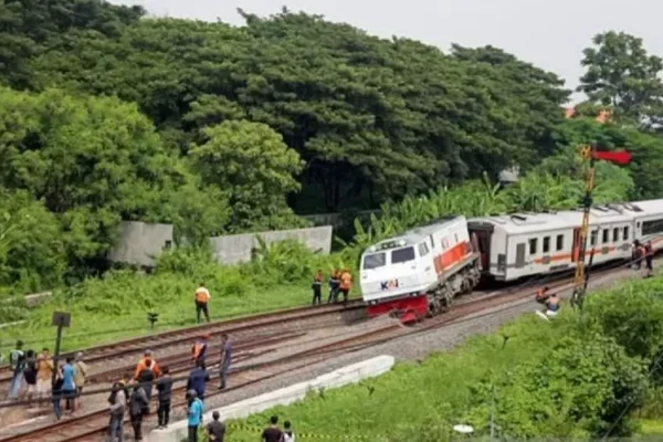 KA Pandalungan Gambir – Surabaya Anjlok, Jalur Kereta Sementara Tidak Dapat Dilalui