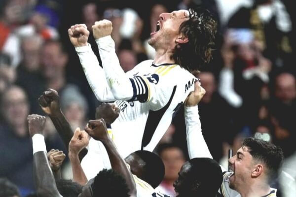 Luka Modric Mencetak Gol Penentu Kemenangan Real Madrid Dimenit Akhir atas Sevilla