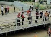 Bupati Lamsel Ajak Warga Terdampak Banjir Desa Hajimena Jaga Alam