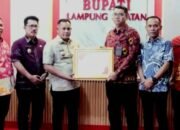 Bupati Lamsel Beri Penghargaan Kepada Badan Pertanahan Lampung Selatan