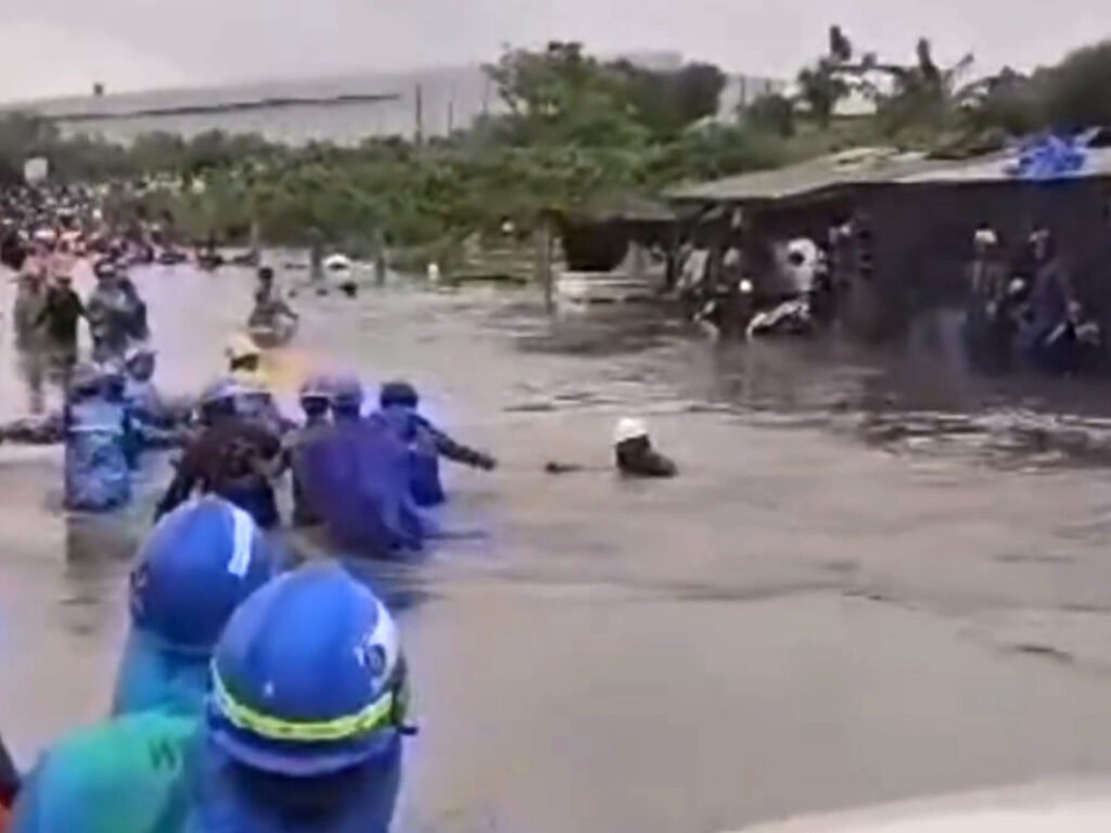 Cilegon Dikepung Banjir, Seorang Pekerja Proyek Hilang Terbawa Arus dan Puluhan Rumah Terendam