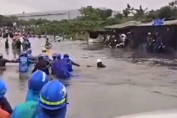 Cilegon Dikepung Banjir, Seorang Pekerja Proyek Hilang Terbawa Arus dan Puluhan Rumah Terendam