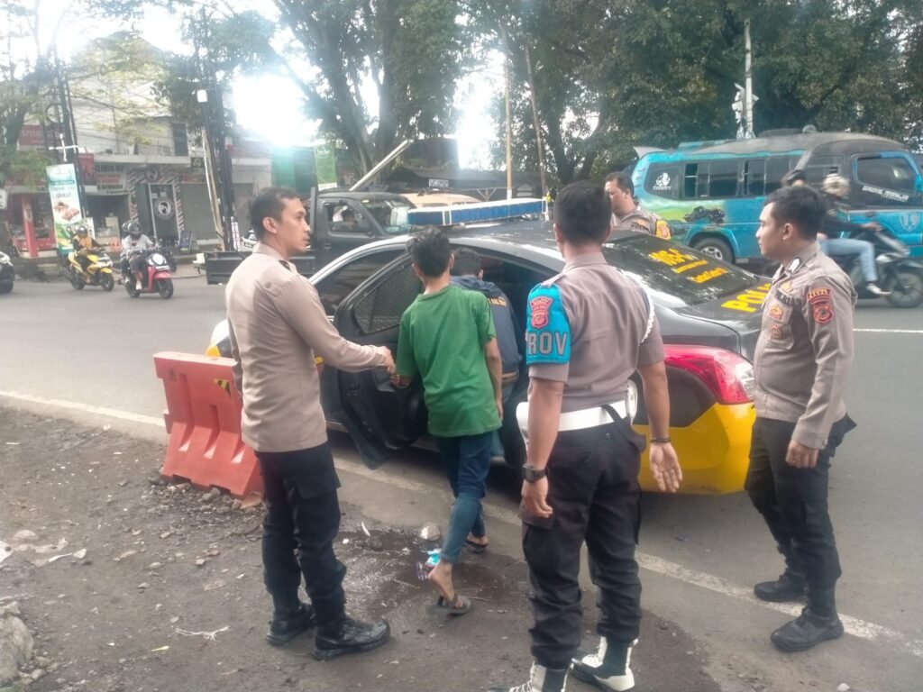 Tak Perlu Waktu Lama, 5 Orang Pelaku Pengeroyokan di Alun-alun Tarogong Kaler Berhasil Diciduk Polisi