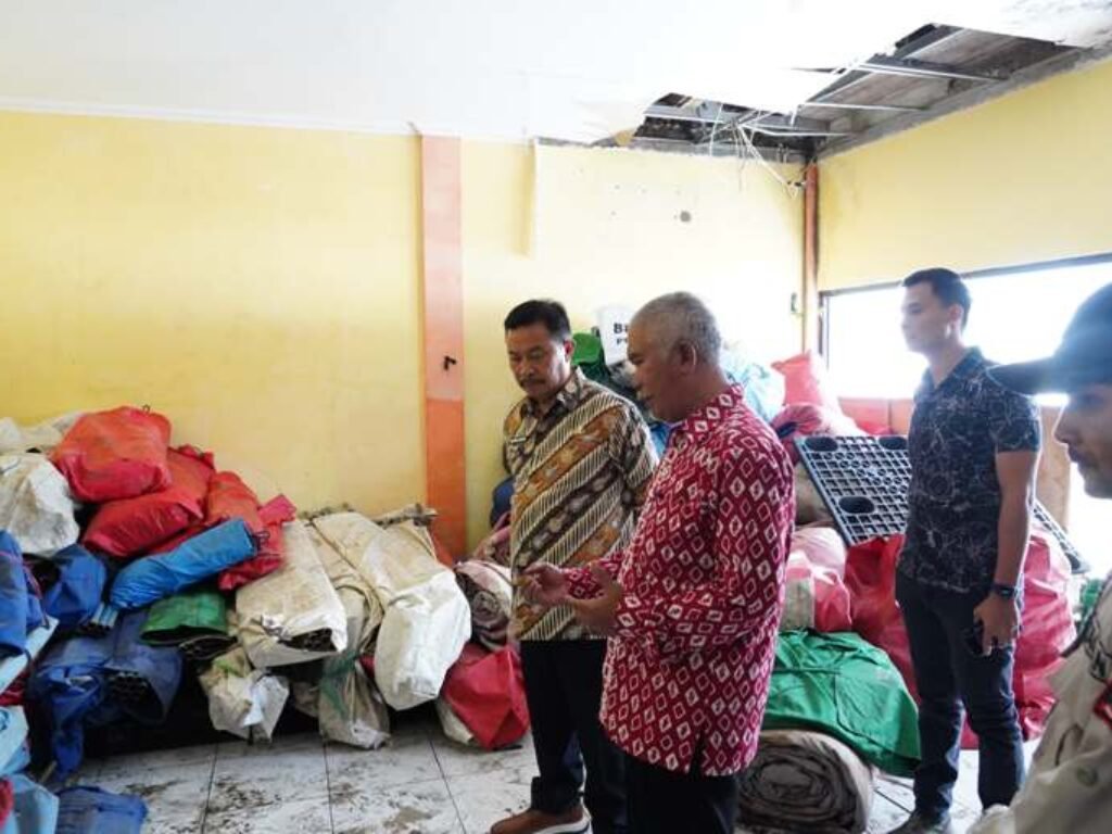 Inspeksi ke Dinsos, Pj. Bupati Garut Perintahkan Cek Masa Kadaluarsa Bantuan