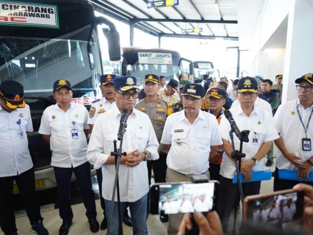 Kunjungan Menhub Budi Karya Sumadi ke Terminal Guntur Garut