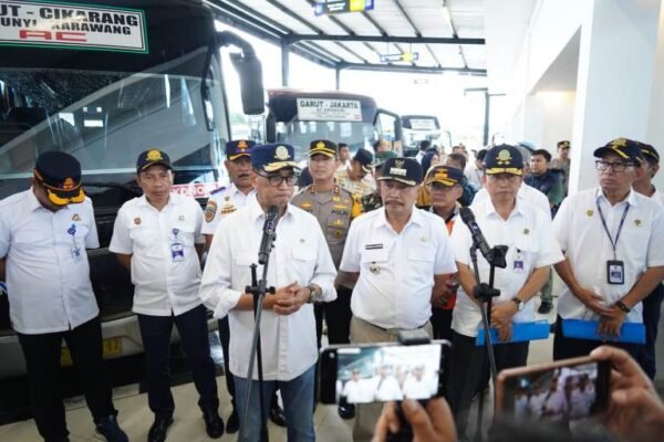 Kunjungan Menhub Budi Karya Sumadi ke Terminal Guntur Garut