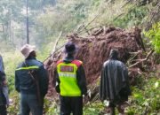 Jalan Tak Bisa Dilalui, Matrial Longsor Tutup Jalur Banjarwangi – Singajaya