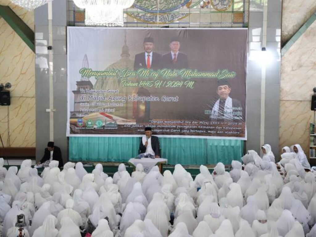 Peringatan Isra Mi’raj 1445 H di Mesjid Agung Garut Berlangsung Khidmat
