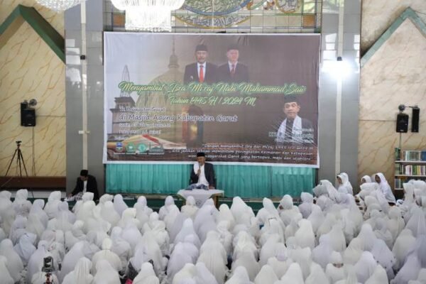 Peringatan Isra Mi’raj 1445 H di Mesjid Agung Garut Berlangsung Khidmat