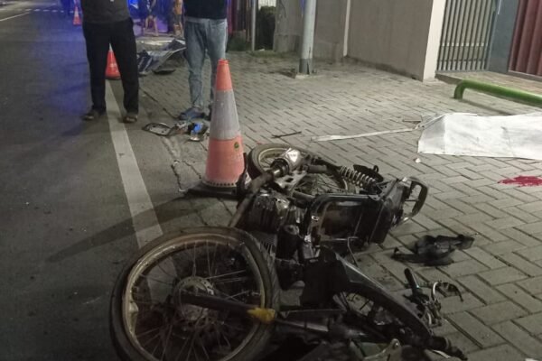 Dua Orang Pengendara Sepeda Motor Tewas Usai Ditabrak Truck Box di Kadungora