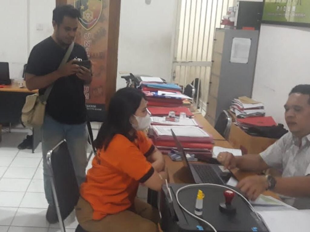 Demi Liburan Dengan Pacar, Seorang Karyawati Gelapkan Uang Perusahaan