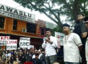 Gerakan Rakyat Geruduk Bawaslu Adukan Dugaan Politik Uang Tusuk Sate Dan Tolak Pemilu Curang