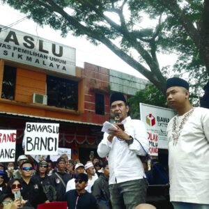 Gerakan Rakyat Geruduk Bawaslu Adukan Dugaan Politik Uang Tusuk Sate Dan Tolak Pemilu Curang