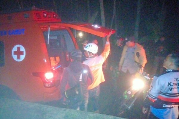 Pendaki Gunung Cikuray Tersambar Petir