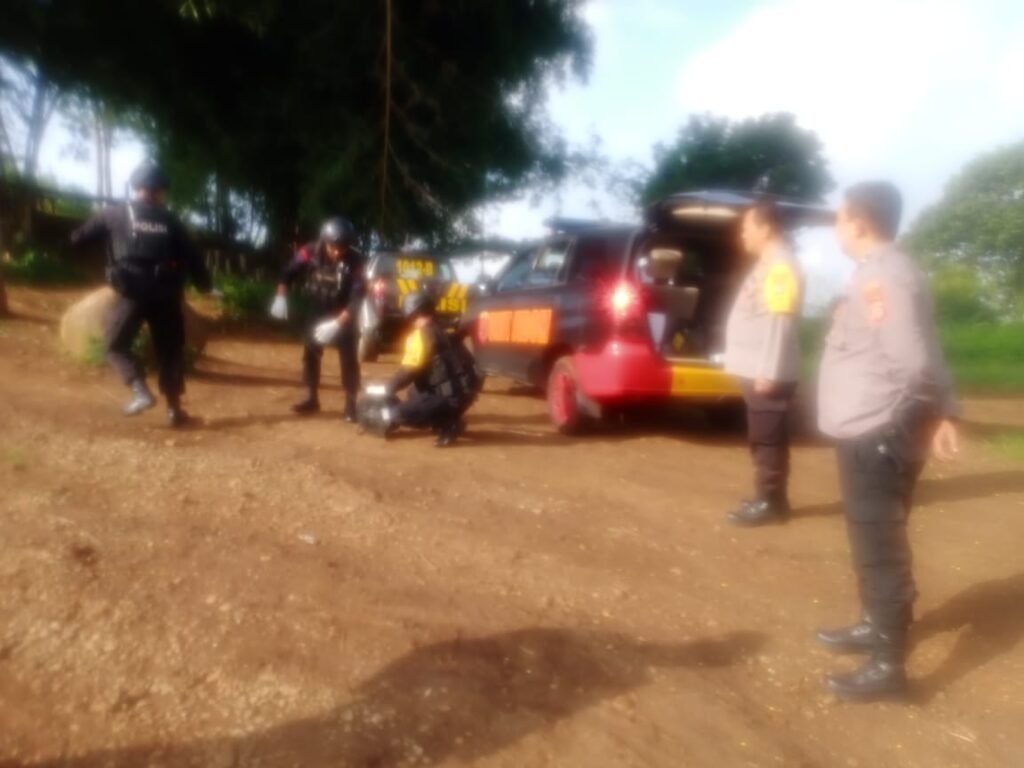 Pemusnahan Benda Asing di Kaki Gunung Haruman Jingga Cibiuk