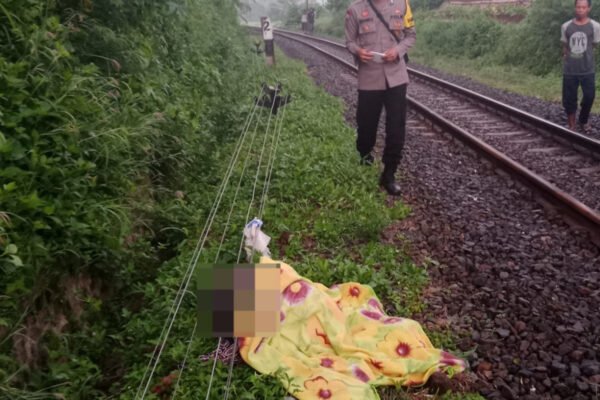 Seorang Lansia di Cibatu Tewas Terserempet Kereta Api Jurusan Malabar