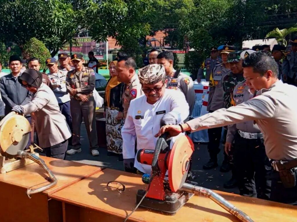 Keren! Knalpot Brong Hasil Razia Dijadikan Ini Oleh Polresta Cirebon
