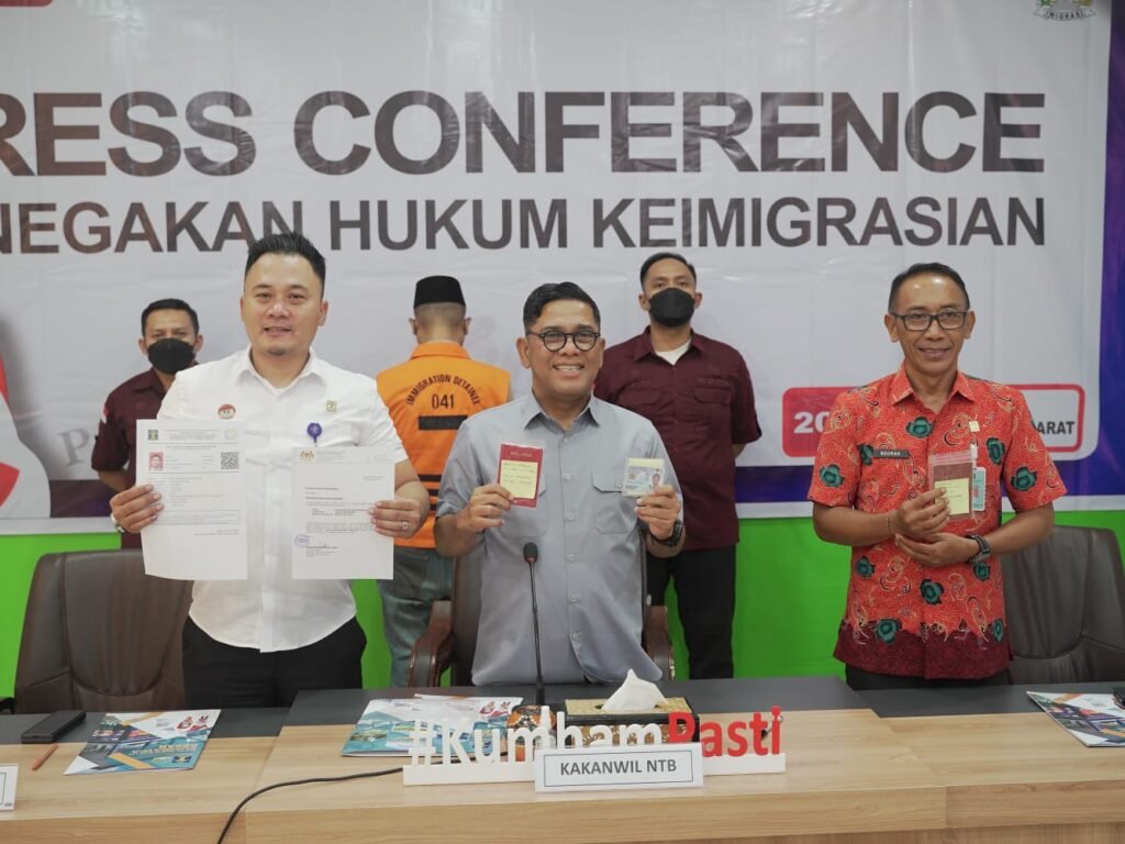 Setelah Nikahi Wanita Lombok Dan Miliki Anak, Pria Asal Malaysia Ditangkap Petugas Imigras