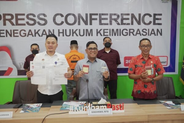 Setelah Nikahi Wanita Lombok Dan Miliki Anak, Pria Asal Malaysia Ditangkap Petugas Imigras