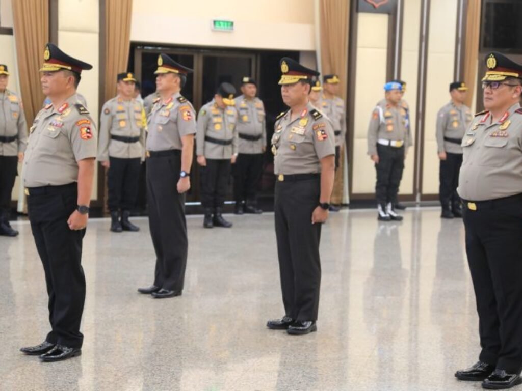 Empat Perwira Polri Pecah Bintang Menjadi Pati
