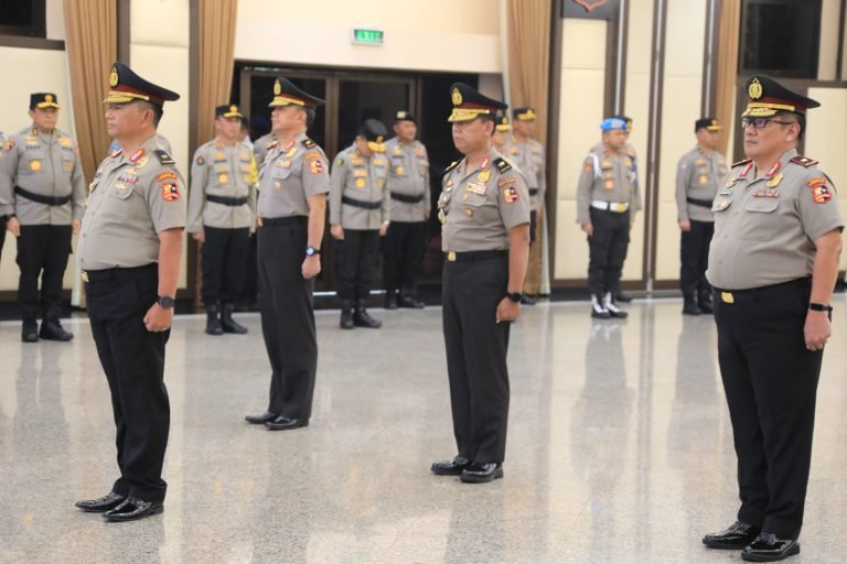 Empat Perwira Polri Pecah Bintang Menjadi Pati