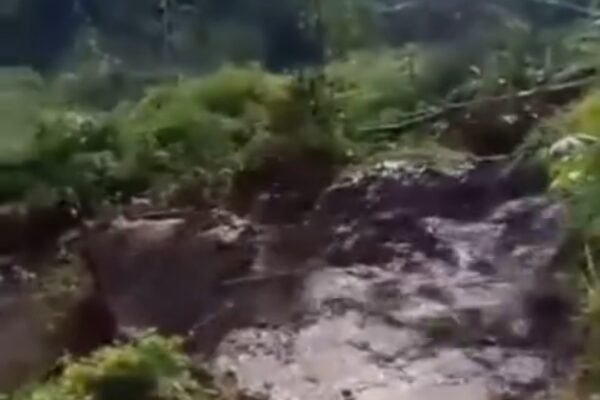 Ngeri! Komplek Penggilingan Padi di Cikajang Rata Dengan Tanah Akibat Terseret Longsor