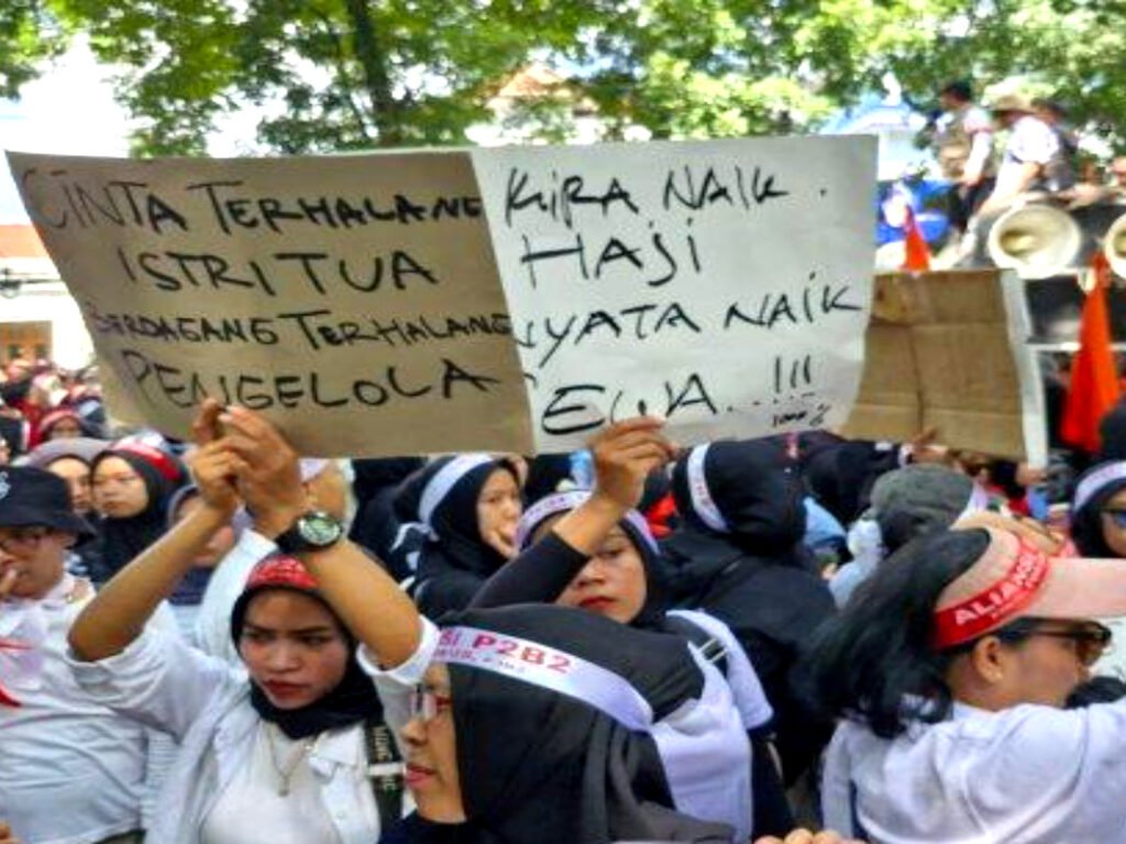 Ribuan Pedagang Pasar Baru Geruduk Balai Walikota Bandung, Tuntut Ini…