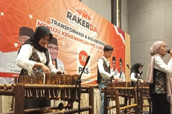 PKS Bertransformasi DPKS Bertransformasi Dari Partai Dakwah Menjadi Partai Massa