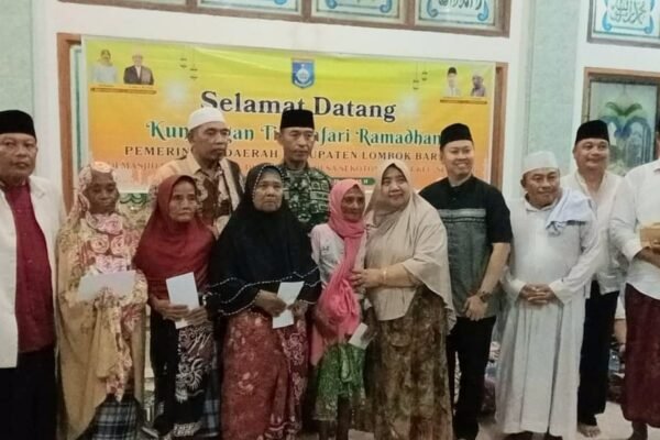 Hari Pertama Syafari Ramadhan Bupati Lombok Barat Bantu Masjid Baiturrahman 25 juta