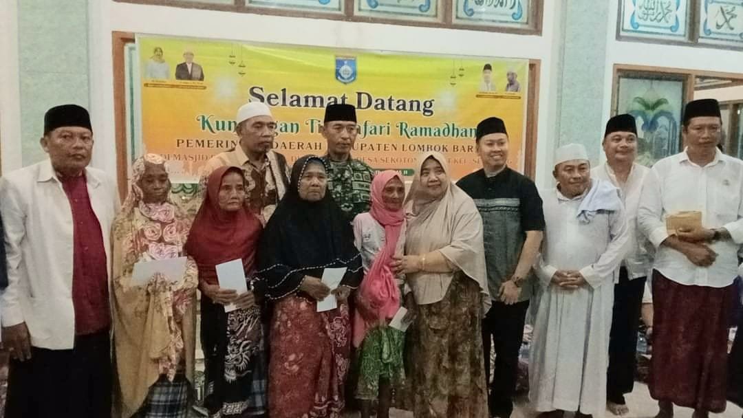 Bupati Lombok Barat serahkan Bantuan Hibah ke Masjid Baiturrahman