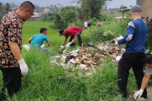 Genjot Program Kang Raling, DLH Kabupaten Garut Gaet GSSI Bikin Kolak Clean Up Ramadan