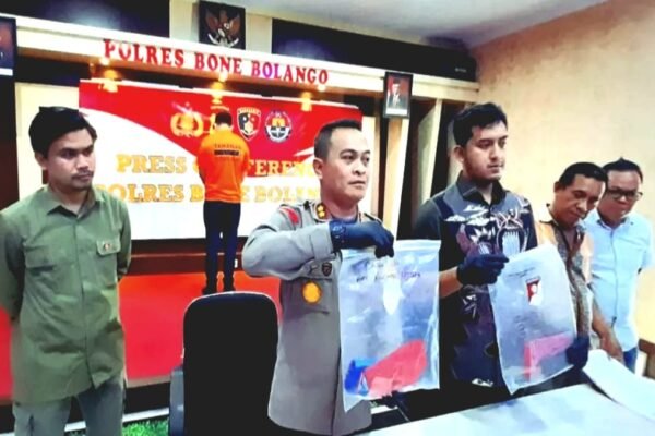 Seorang Oknum PNS Intip Enam Perempuan Teman Sekantor di Toilet Pakai HP di Amankan Polisi