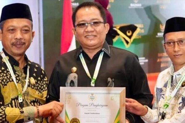 Bupati Ade Sugianto Raih Penghargaan Kepala Daerah Pendukung Pengelola Zakat Terbaik