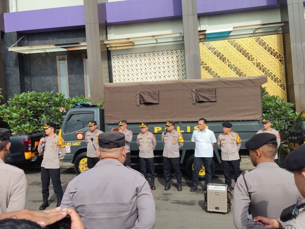Rapat Rekapitulasi Perolehan Suara Pemilu 2024, Polres Garut Terjunkan Puluhan Personil Pengamanan
