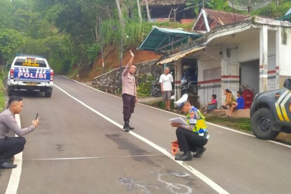 Sepeda Motor VS Truck Box di Jalan Raya Pakenjang, Satu Orang Tewas