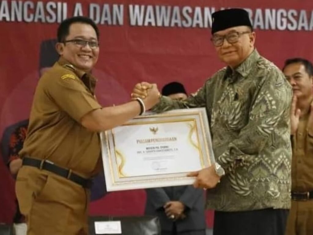 Bupati Ade Sugianto Dampingi Watimpres di Seminar Kebangsaan