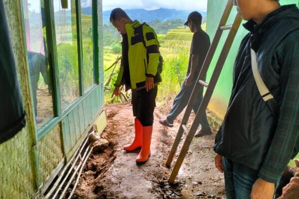 Tanah Bergerak di Banjarwangi Garut, Belasan Rumah dan Mushola Rusak Berat